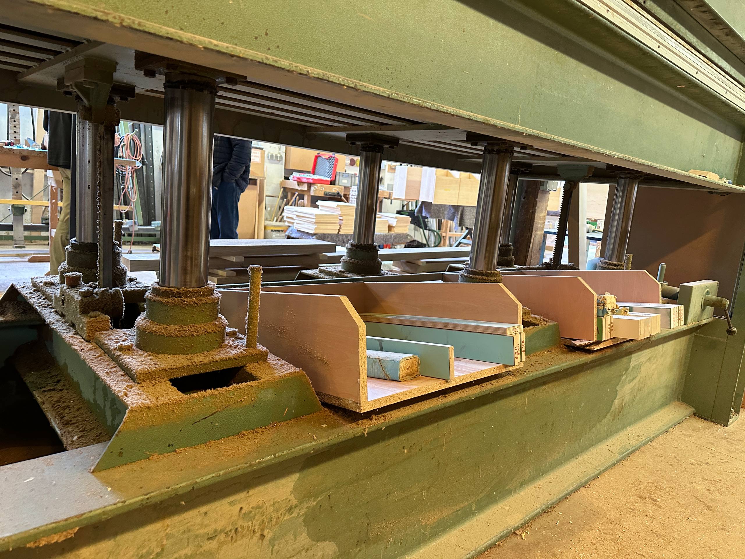 OTT Furnierpresse 3000 × 1350 mit neuen Heizplatten 2011 – Bild 5