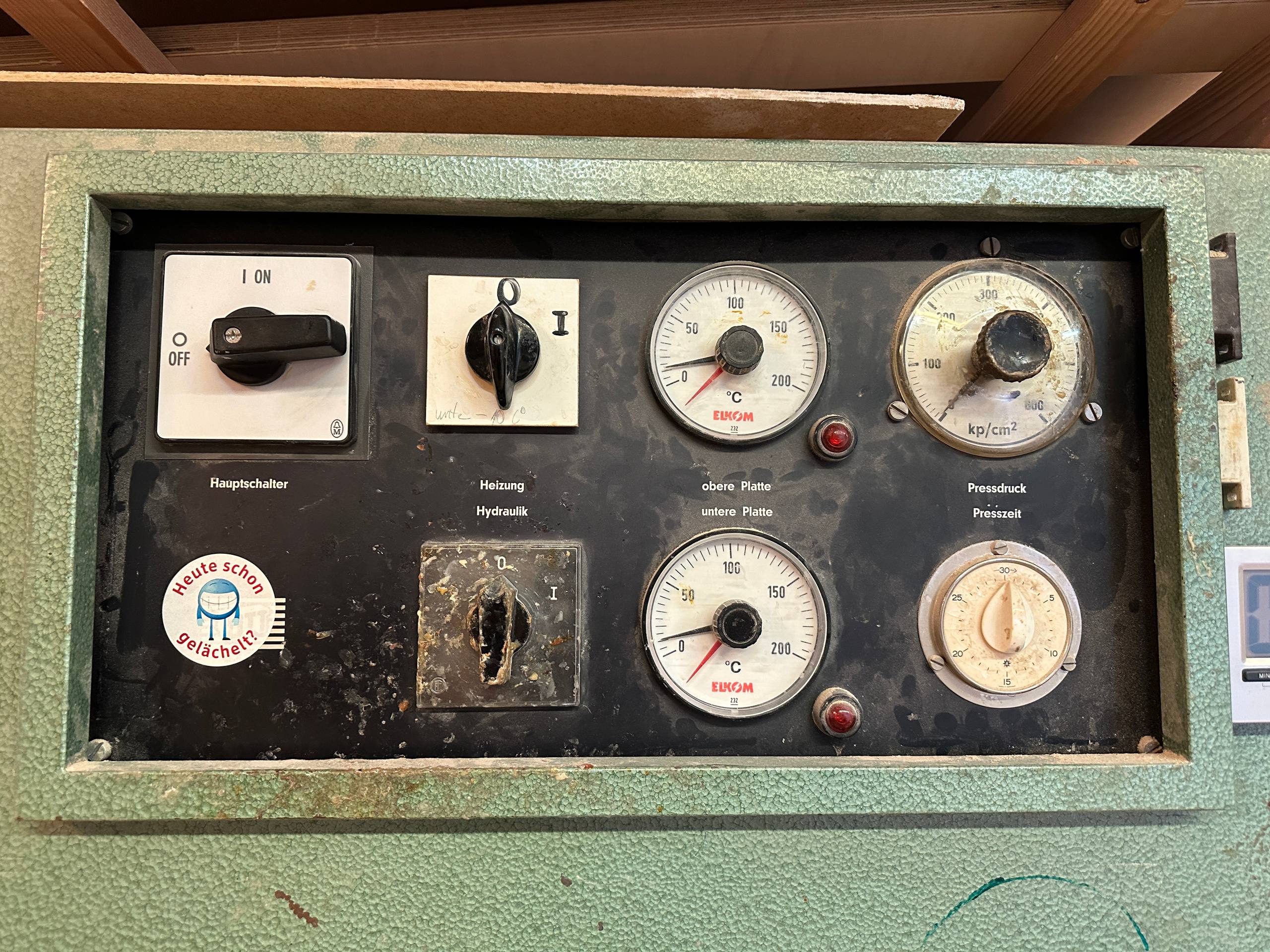 OTT Furnierpresse 3000 × 1350 mit neuen Heizplatten 2011 – Bild 4