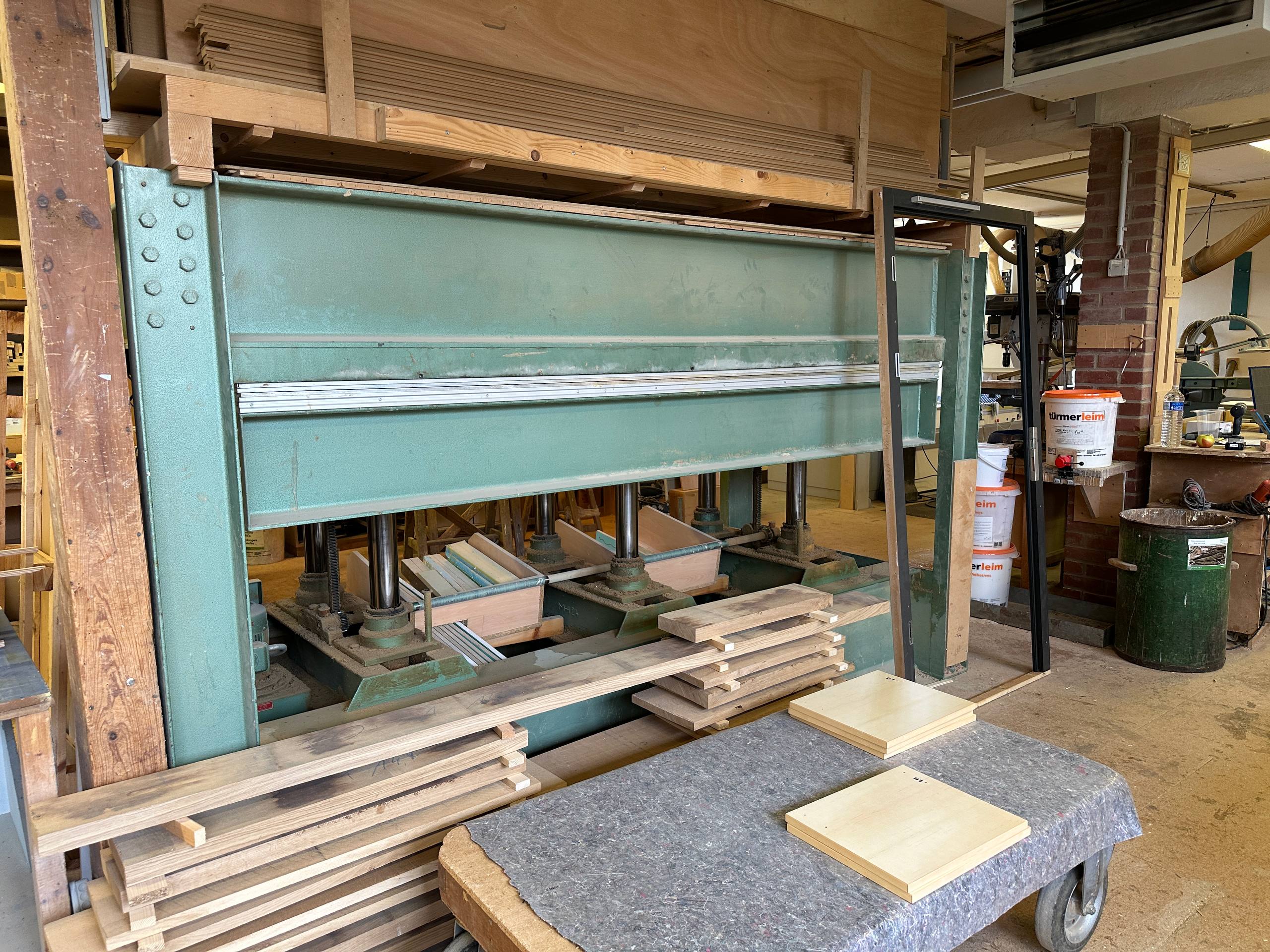 OTT Furnierpresse 3000 × 1350 mit neuen Heizplatten 2011 – Bild 2